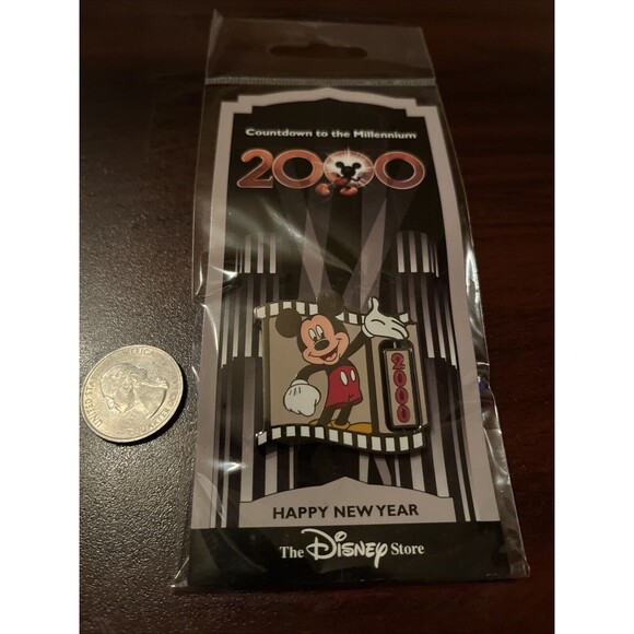 Disney Countdown To The Millennium Mickey Mouse Happy New Year 2000 #1 Pin - Picture 3 of 4